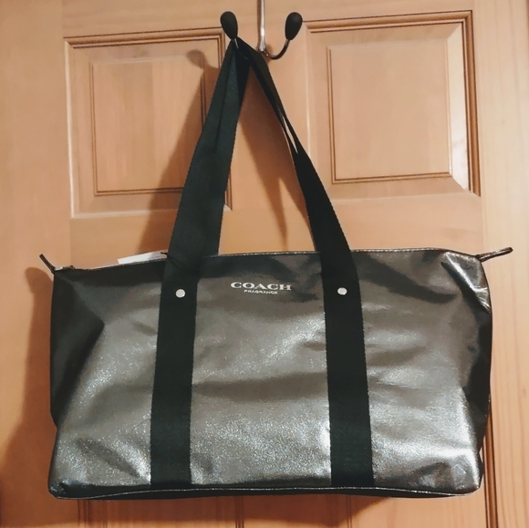 🆕Coach Duffel Bag Silver Shimmer Metallic Overnight Weekender Travel Bag - Picture 2 of 9